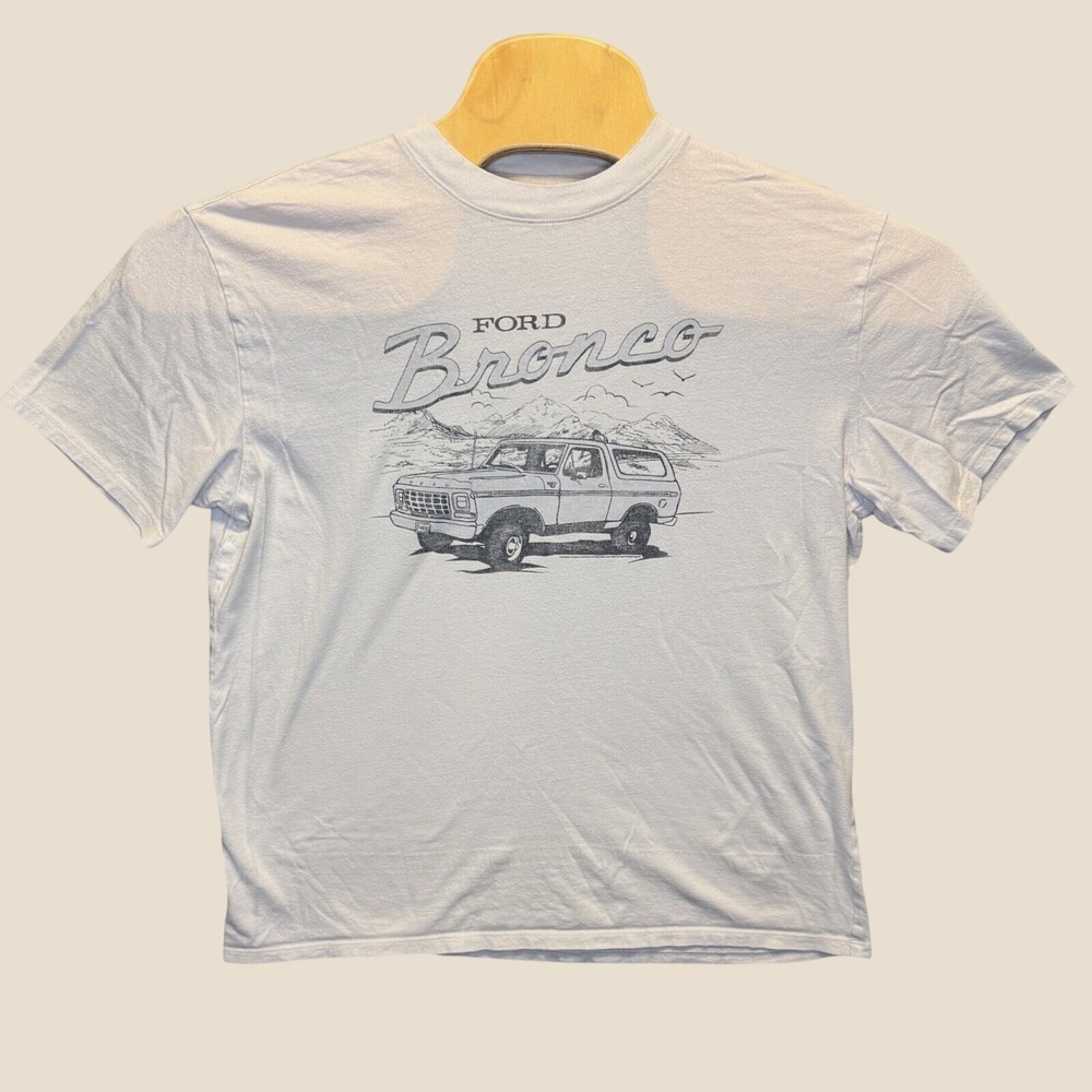 2355 | Abercrombie & Fitch Ford Bronco Graphic Boyfriend Tee White Womens M